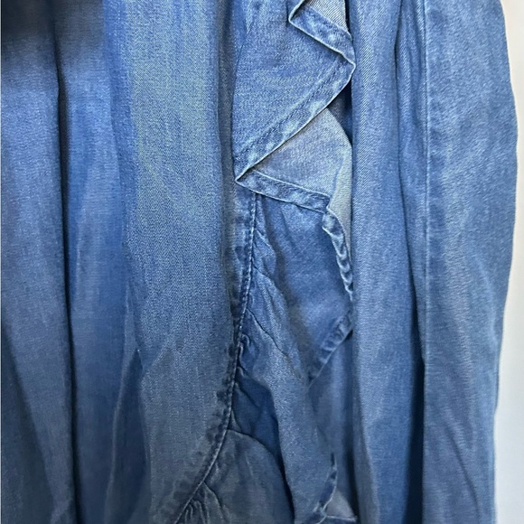 Adorable Jean dress with side slit/ruffles. - Picture 5 of 5